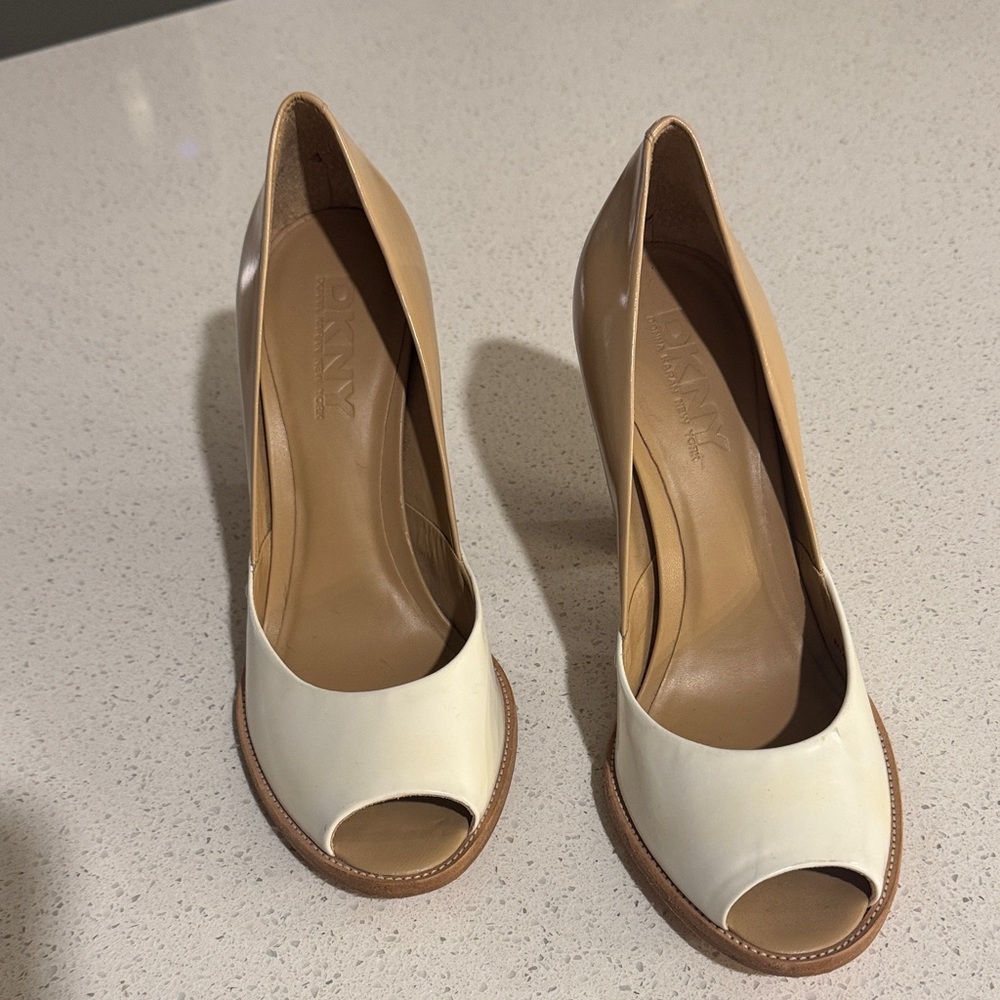 DKNY Women's Elegant Cream and Tan Chunky Block Heels (Size 8.5)